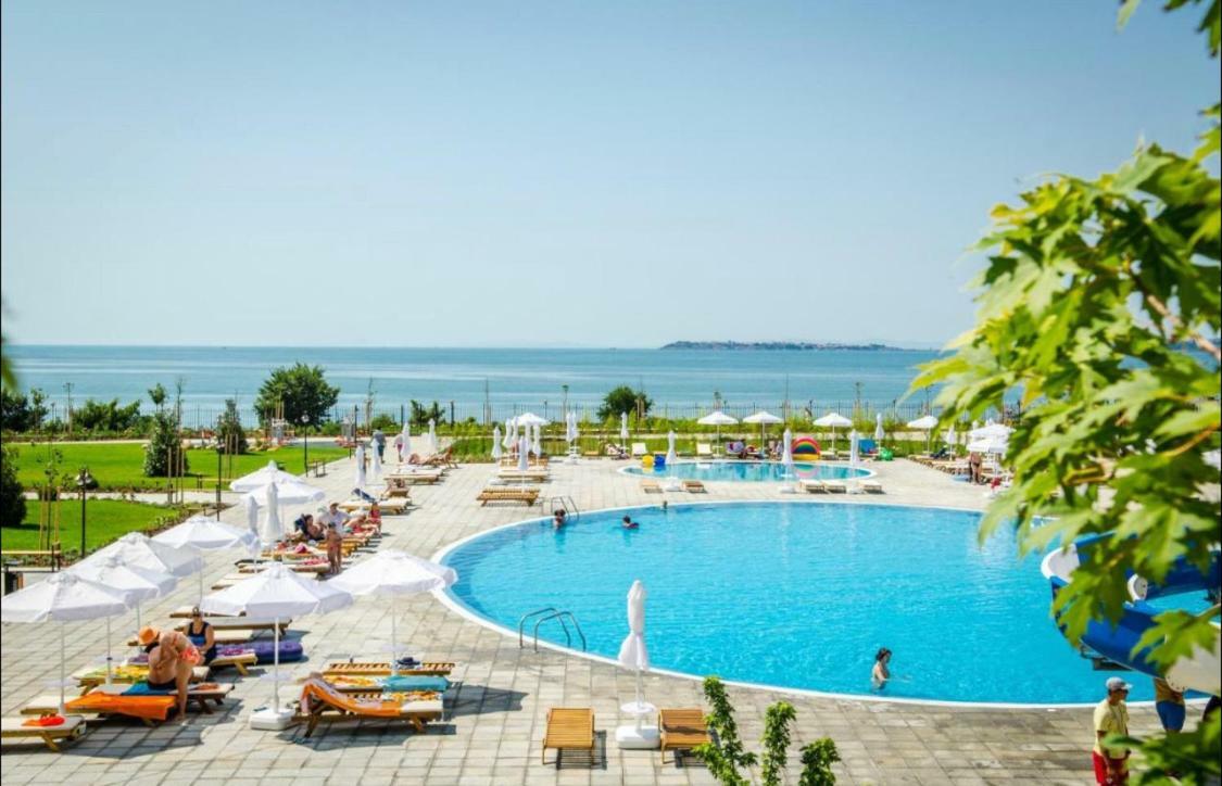 Single Apartment in Prestige Fort Beach Sveti Vlas Buitenkant foto