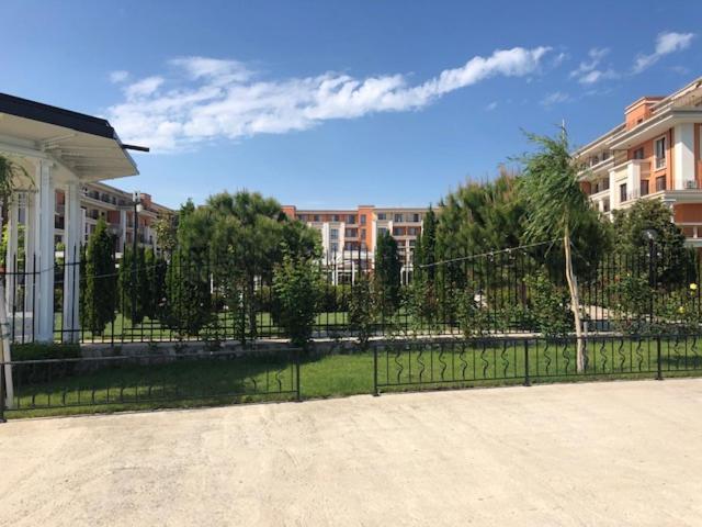 Single Apartment in Prestige Fort Beach Sveti Vlas Buitenkant foto